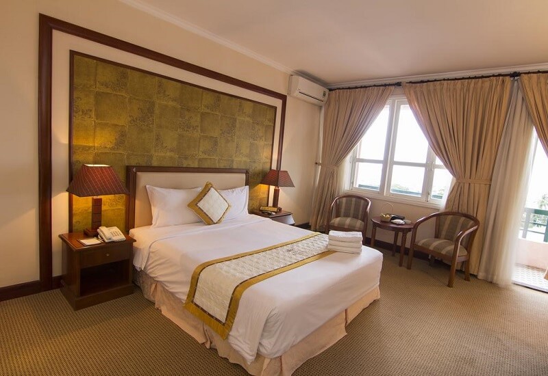 Phòng Deluxe Plus - Khách sạn Palace Vũng Tàu