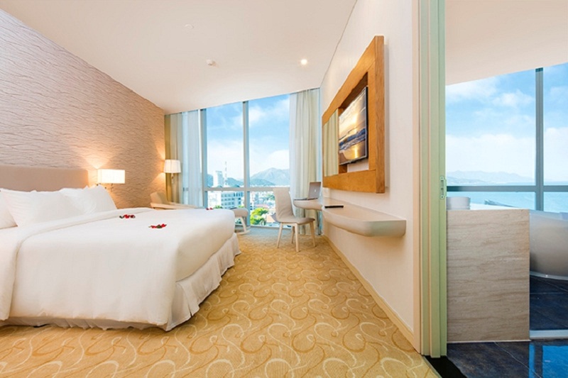 Phòng Prime Suite - Khách sạn Diamond Bay Nha Trang