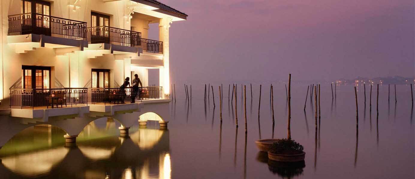 Phòng Over-Water Panoramic View - Khách sạn InterContinental Hà Nội
