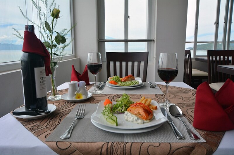 Nhà hàng Sea View - Khách sạn Mejestic Nha Trang