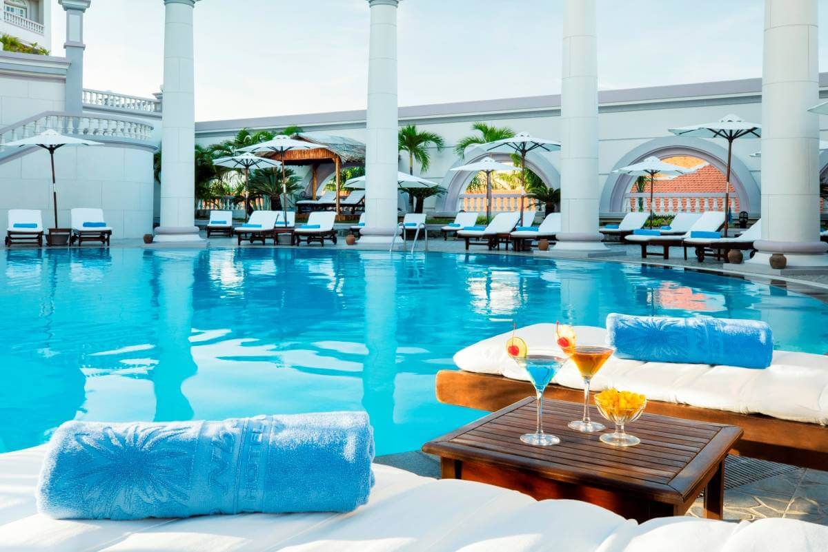 Hồ bơi La Mã - Khách sạn Sunrise Nha Trang