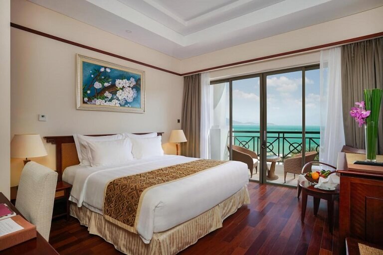Phòng Grand Deluxe hướng biển - Khách sạn Vinpearl Land Nha Trang