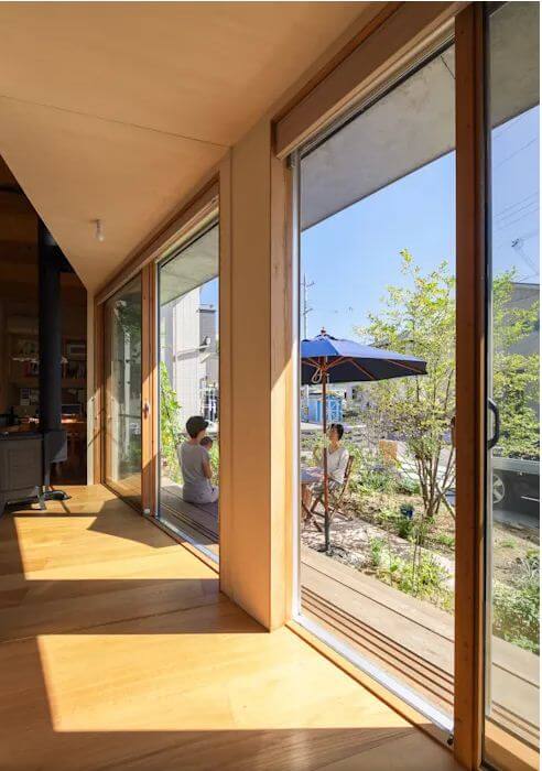 Cửa sổ kính rộng mở - Mẫu nhà gỗ 2 tầng Nhật Bản