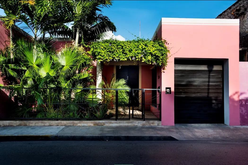 Sơn tường nhà - Ngôi nhà đẹp với tone màu hồng