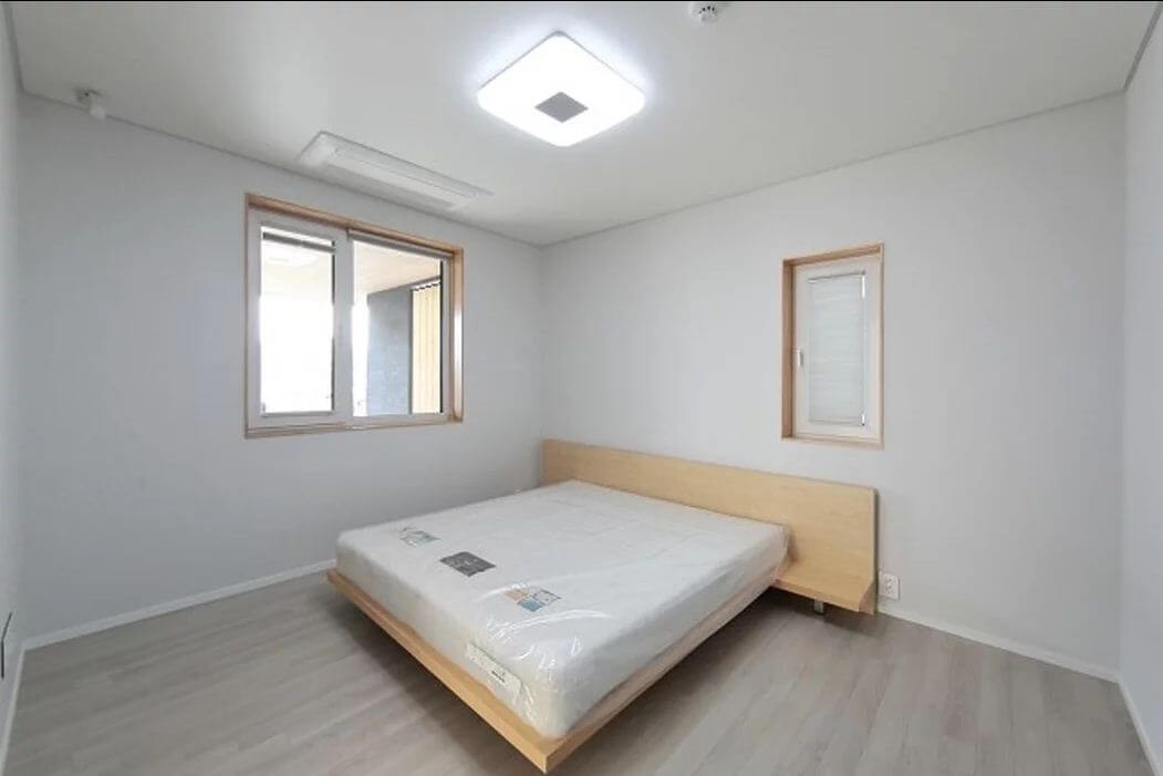 Phòng ngủ ấm áp - Xây nhà hai tầng đơn giản