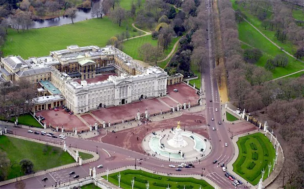 Hình ảnh toàn cảnh cung điện Buckingham nhìn từ trên cao. (Ảnh: Hellomagazine) 