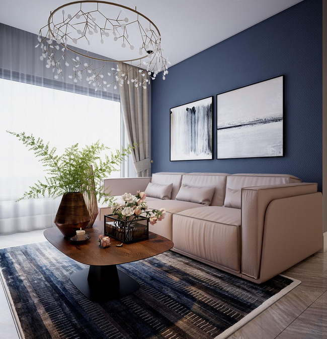 Ghế sofa màu be đặt sát bức tường sơn xanh than thanh lịch. Cửa sổ kính lớn lấy sáng tự nhiên giúp căn phòng ấm áp hơn.