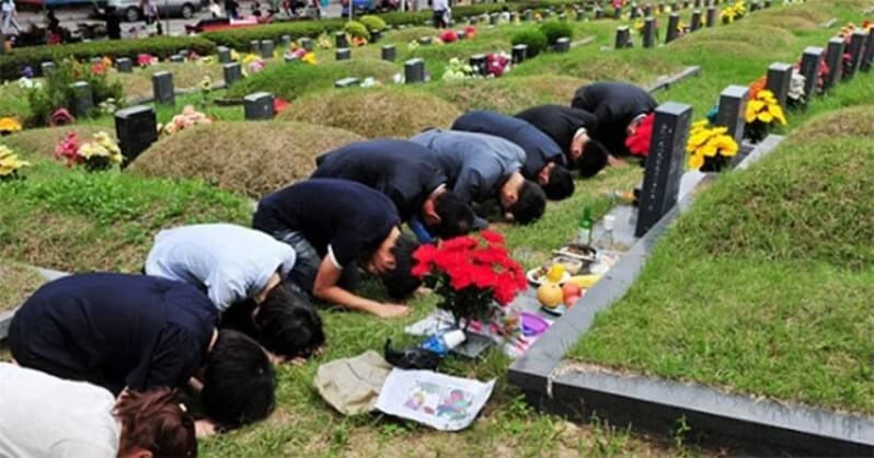 Bài văn khấn thần linh ngoài mộ